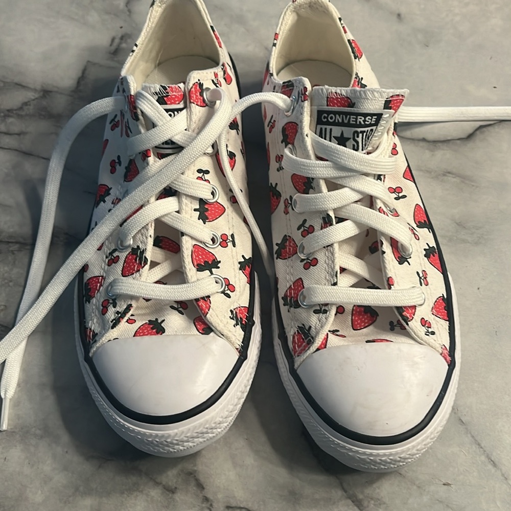 strawberry converse all star sneakers new jr size 3 ( women's 5)